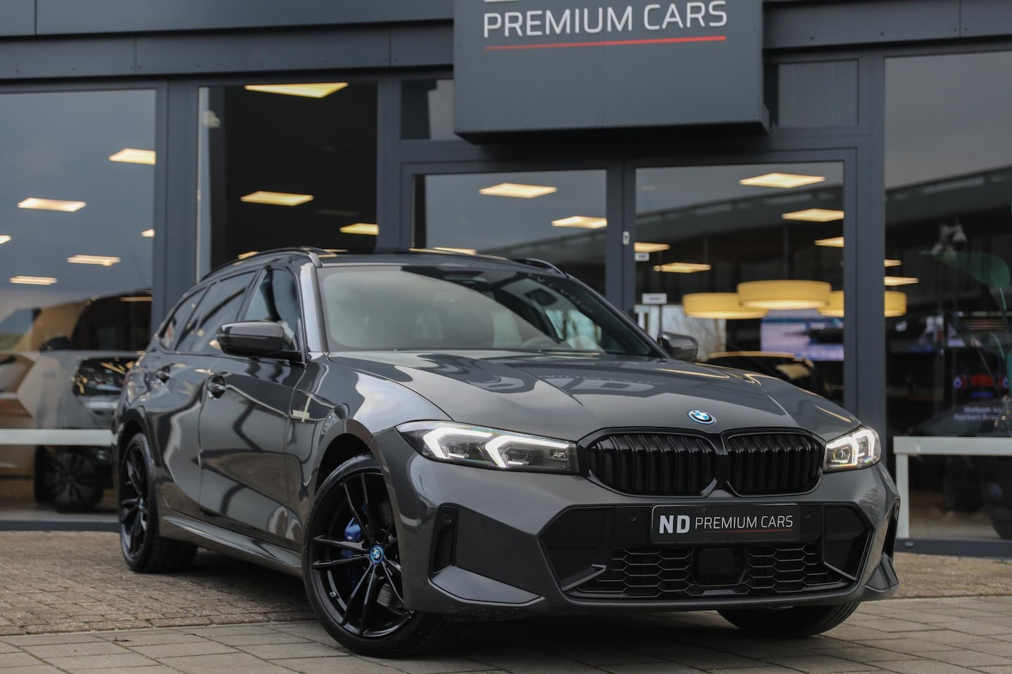 BMW 3-serie Touring - 330e xDrive | M SPORT | 19'' | Laser Light| Schuif-kantel dak - AutoWereld.nl