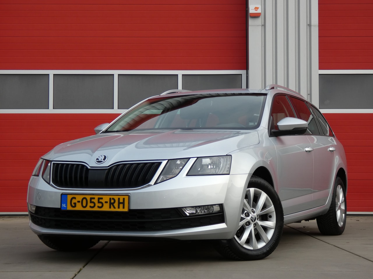 Skoda Octavia Combi - 1.5 TSI Greentech Business Edition/ lage km/ zeer mooi! - AutoWereld.nl