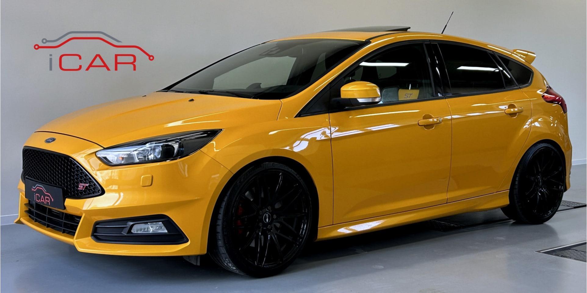 Ford Focus - 2.0 ST-2 250Pk schuifdak-19 inch-Xenon - AutoWereld.nl