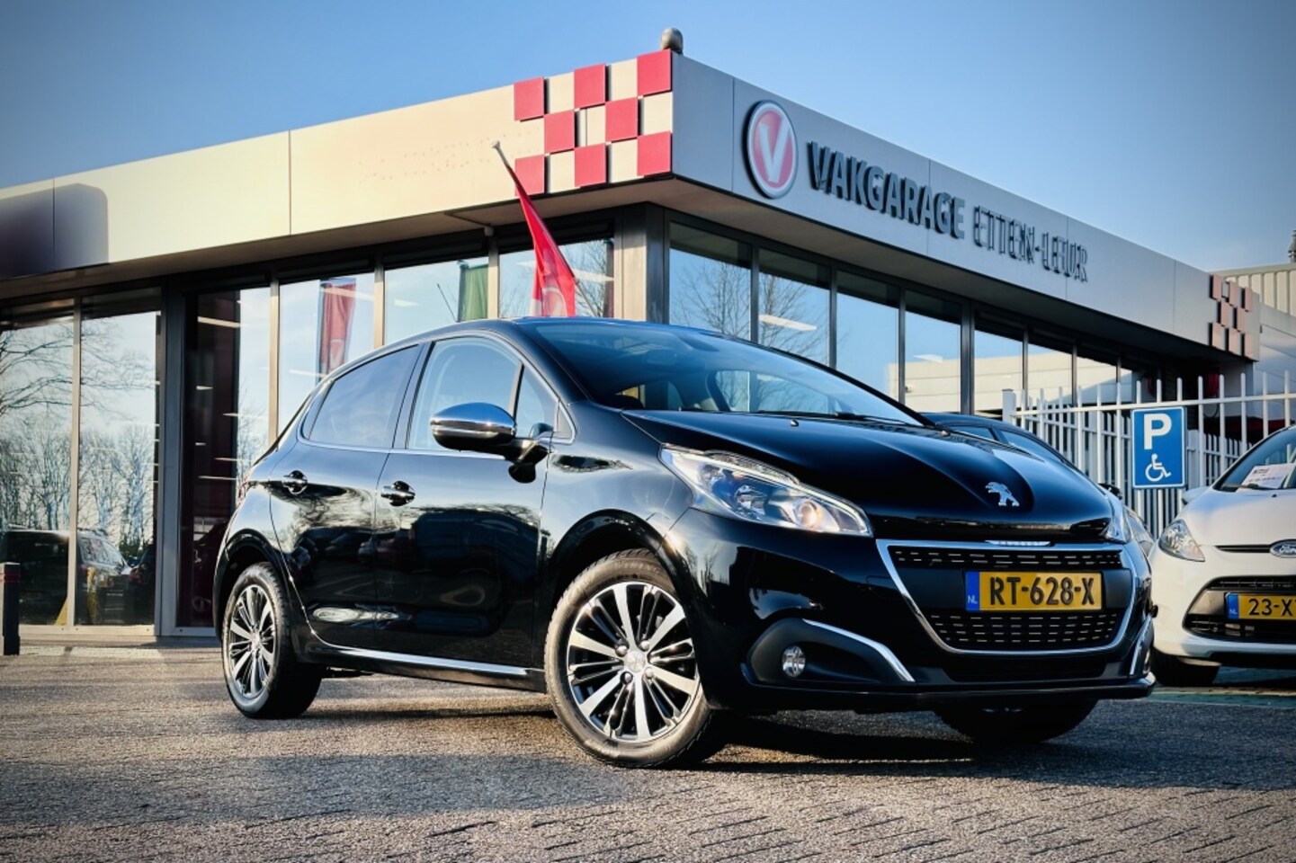 Peugeot 208 - 1.2 Allure 110PK / CAMERA / CLIMA / CRUISE - AutoWereld.nl