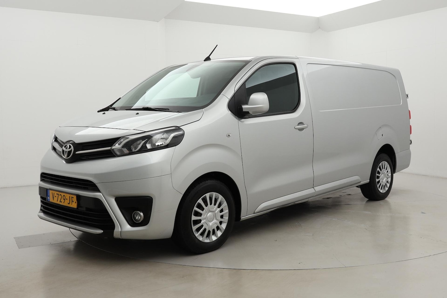 Toyota PROACE Long Worker - 2.0 D-4D Professional | Trekhaak | Navigatie | Keyless | Camera - AutoWereld.nl