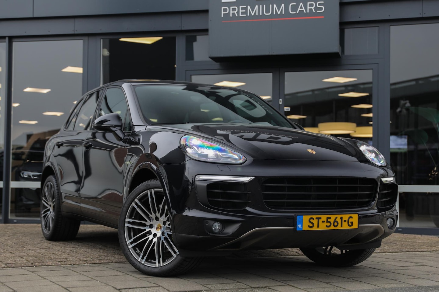 Porsche Cayenne - 3.0 S E-Hybrid Platinum Edition | Schuif-kantel dak | Trekhaak | BOSE | 21'' - AutoWereld.nl