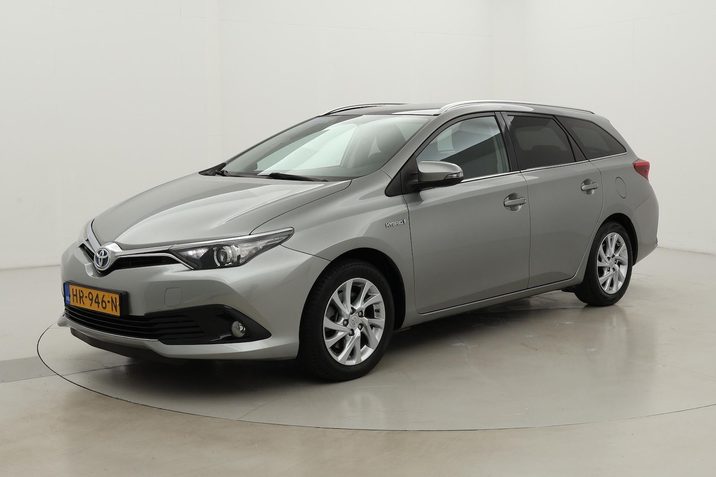 Toyota Auris Touring Sports - 1.8 Hybrid Lease | Trekhaak | Panoramadak | Navigatie - AutoWereld.nl