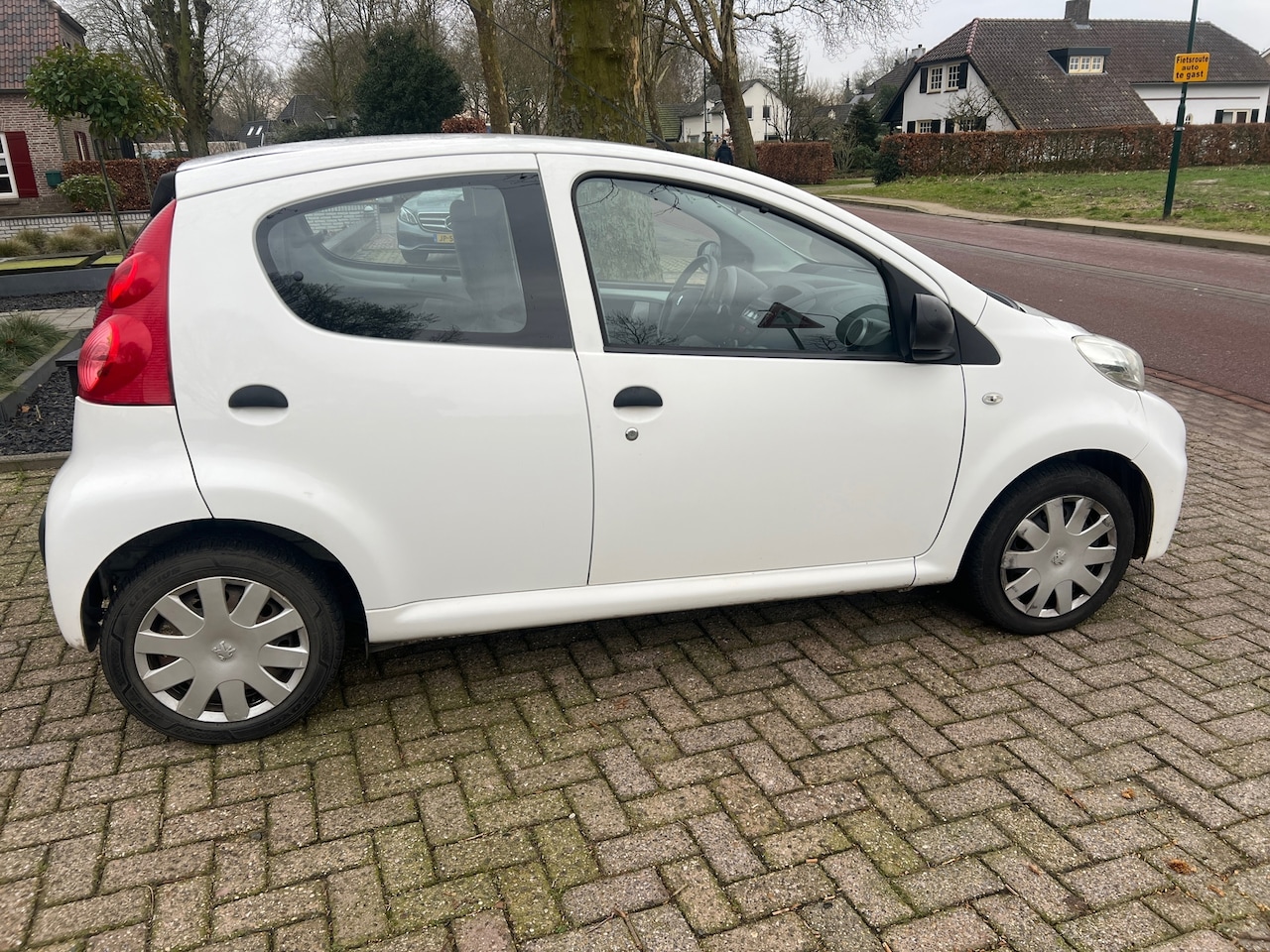 Peugeot 107 - 1.0-12V XR 1.0-12V XR - AutoWereld.nl