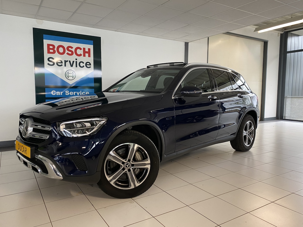 Mercedes-Benz GLC-klasse - 300e 4MATIC Business Solution Panoramadak / Electrische Trekhaak   / - AutoWereld.nl