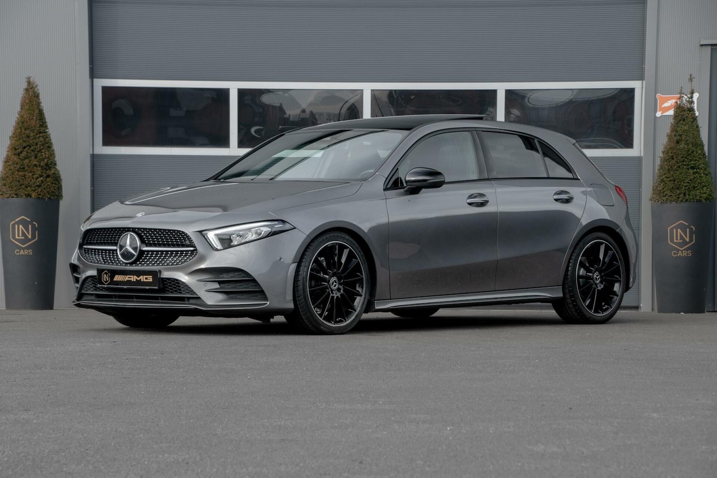 Mercedes-Benz A-klasse - 200 AMG | Pano | Sfeerverlichting | Camera - AutoWereld.nl