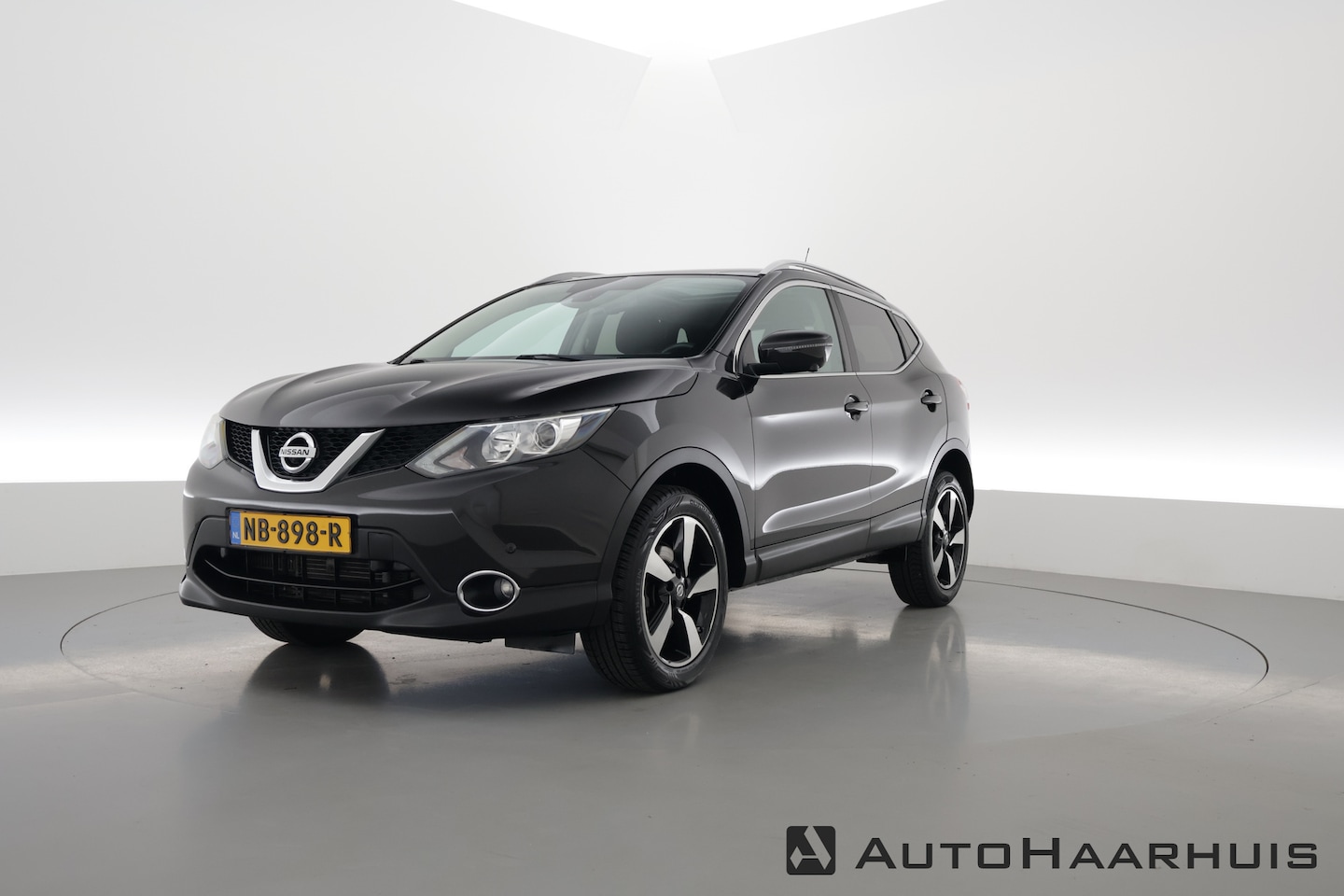 Nissan Qashqai - 1.2 N-Connecta Aut. | Pano | 360cam | Trekhaak | Navi | Clima | All Seasons - AutoWereld.nl