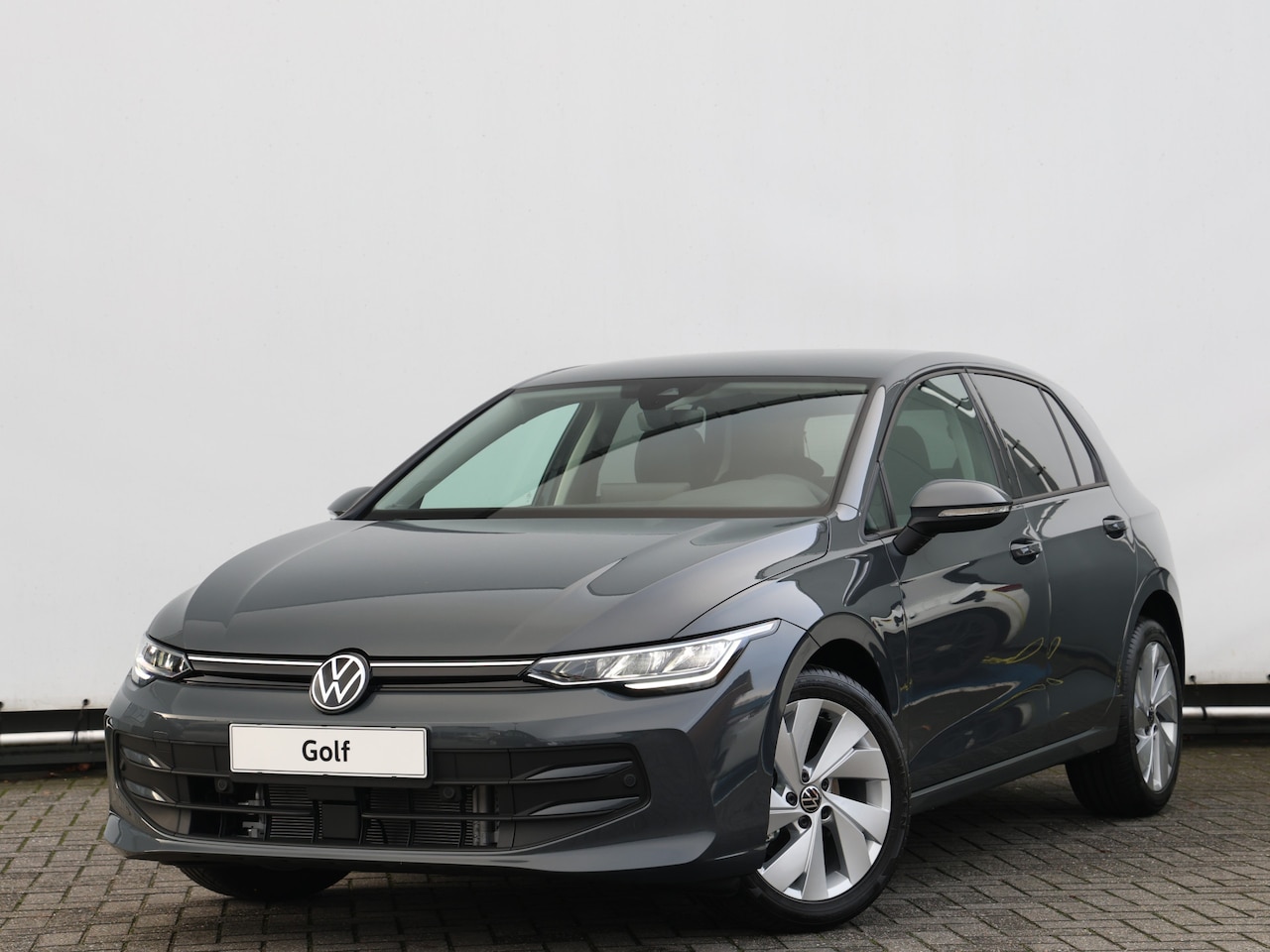 Volkswagen Golf - 1.5 TSI Life Edition | 17" inch lm velgen | Keyless | Camera | App connect | - AutoWereld.nl