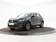 Volkswagen T-Roc - 1.5 TSI 150pk DSG Sport · Dodehoeksensor · Camera · Apple Car Play · Trekhaak afneembaar ·