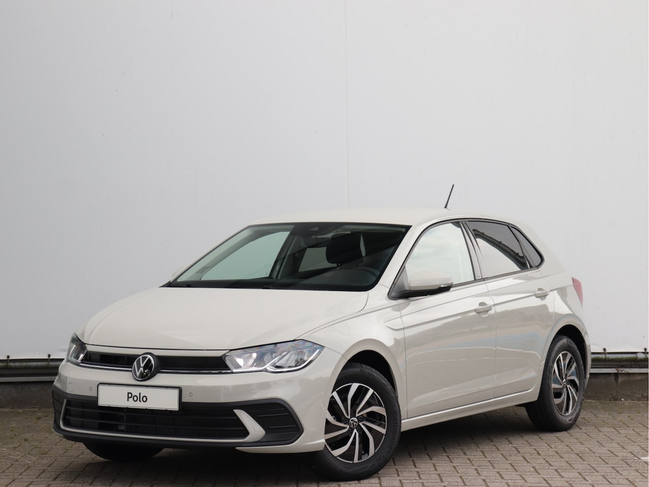 Volkswagen Polo - 1.0 TSI Life Edition 95pk | App-Connect | Camera | Travel Assist | Getint Glas | Lmv velge - AutoWereld.nl