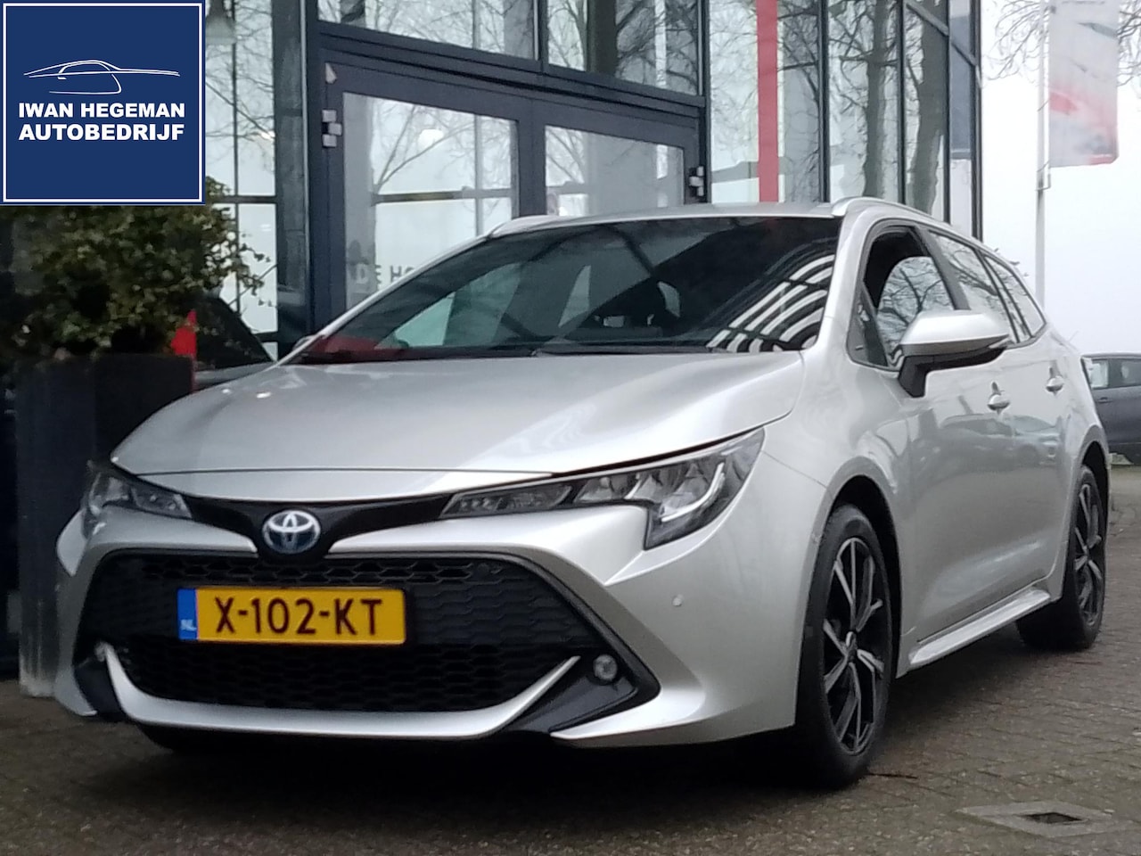 Toyota Corolla Touring Sports - 1.8 Hybrid Active | Navi via Apple Carplay | ECC | PDC + Camera | LM Velgen | Cruise Contr - AutoWereld.nl