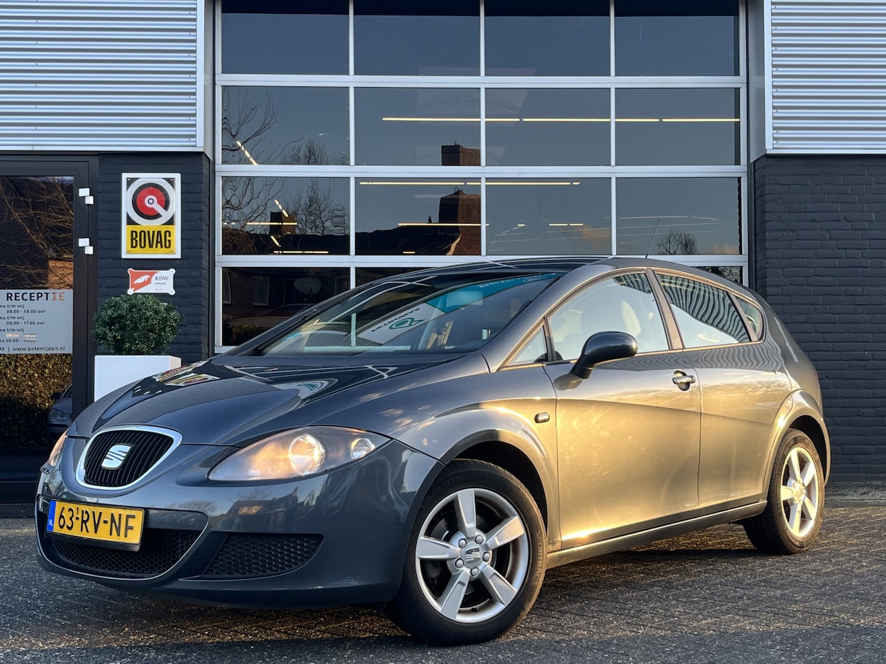 Seat Leon - 1.6 Reference 1.6 Reference, Airco, Radio, Half leder, 5drs, Lm - AutoWereld.nl