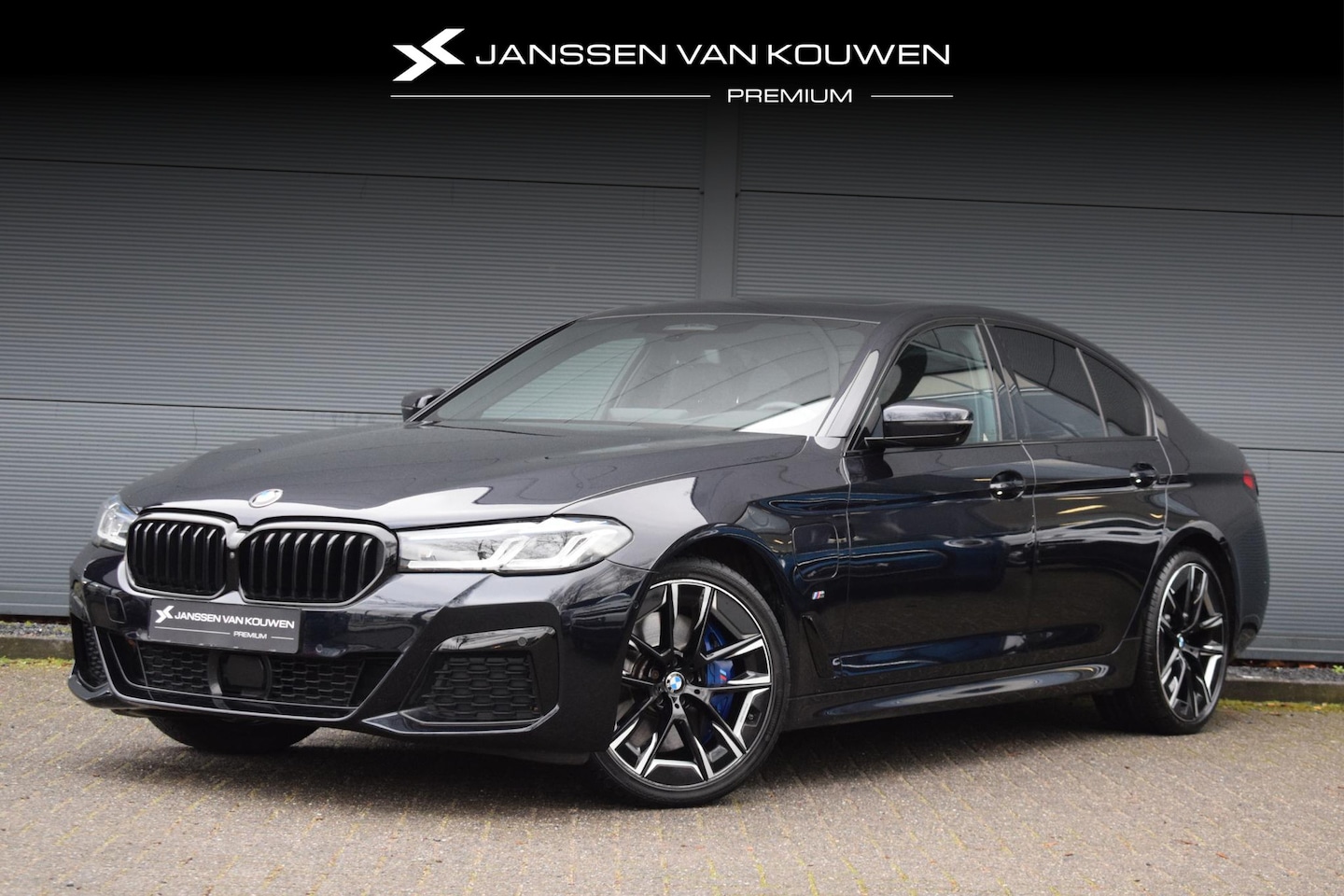 BMW 5-serie - 545e xDrive High Executive / Stoelventilatie / Panoramadak / BMW Laser - AutoWereld.nl