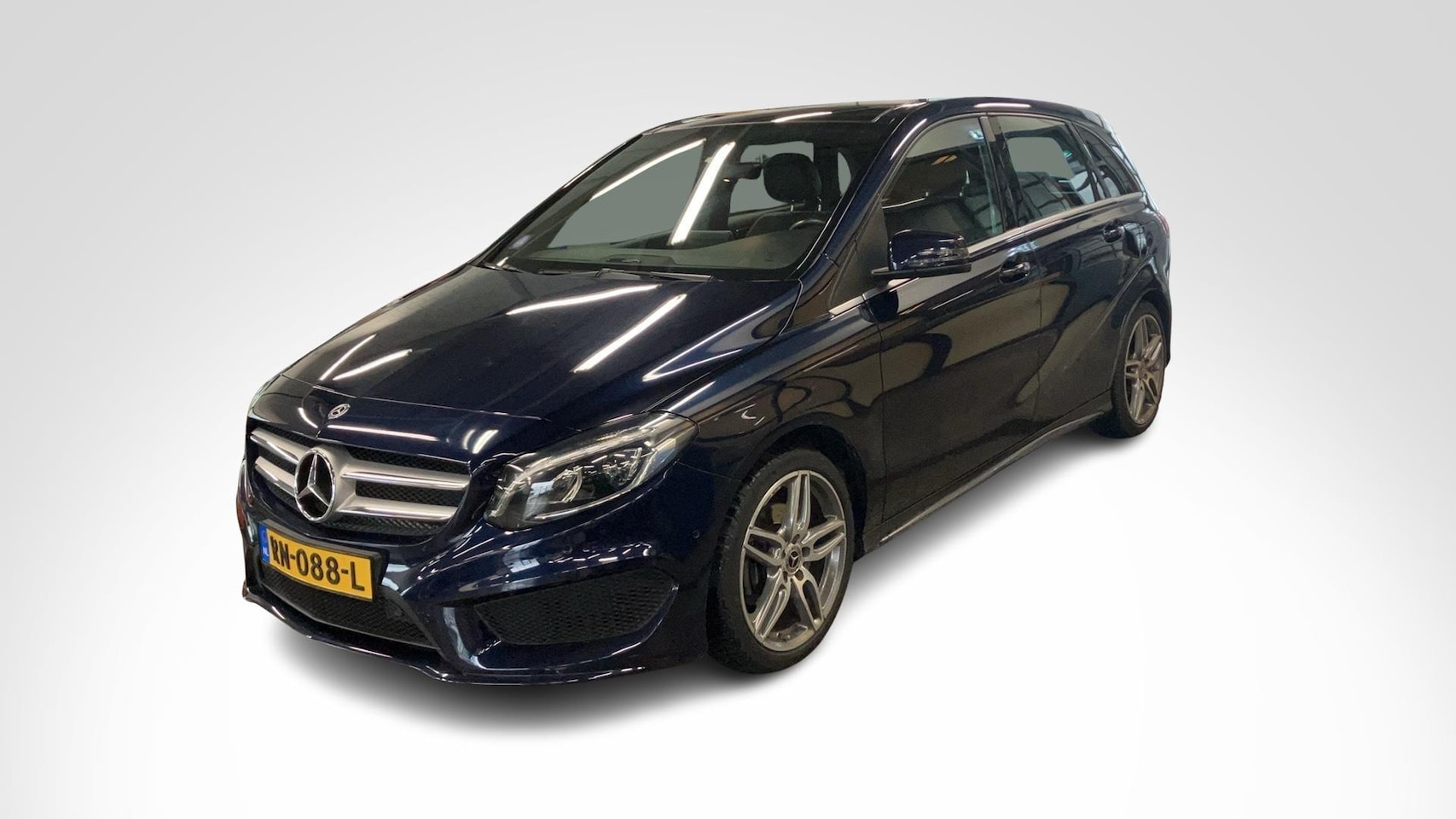 Mercedes-Benz B-klasse - B 180 Automaat AMG Line | Ambition Pakket | Trekhaak | Panoramadak | LED | Harman/Kardon A - AutoWereld.nl