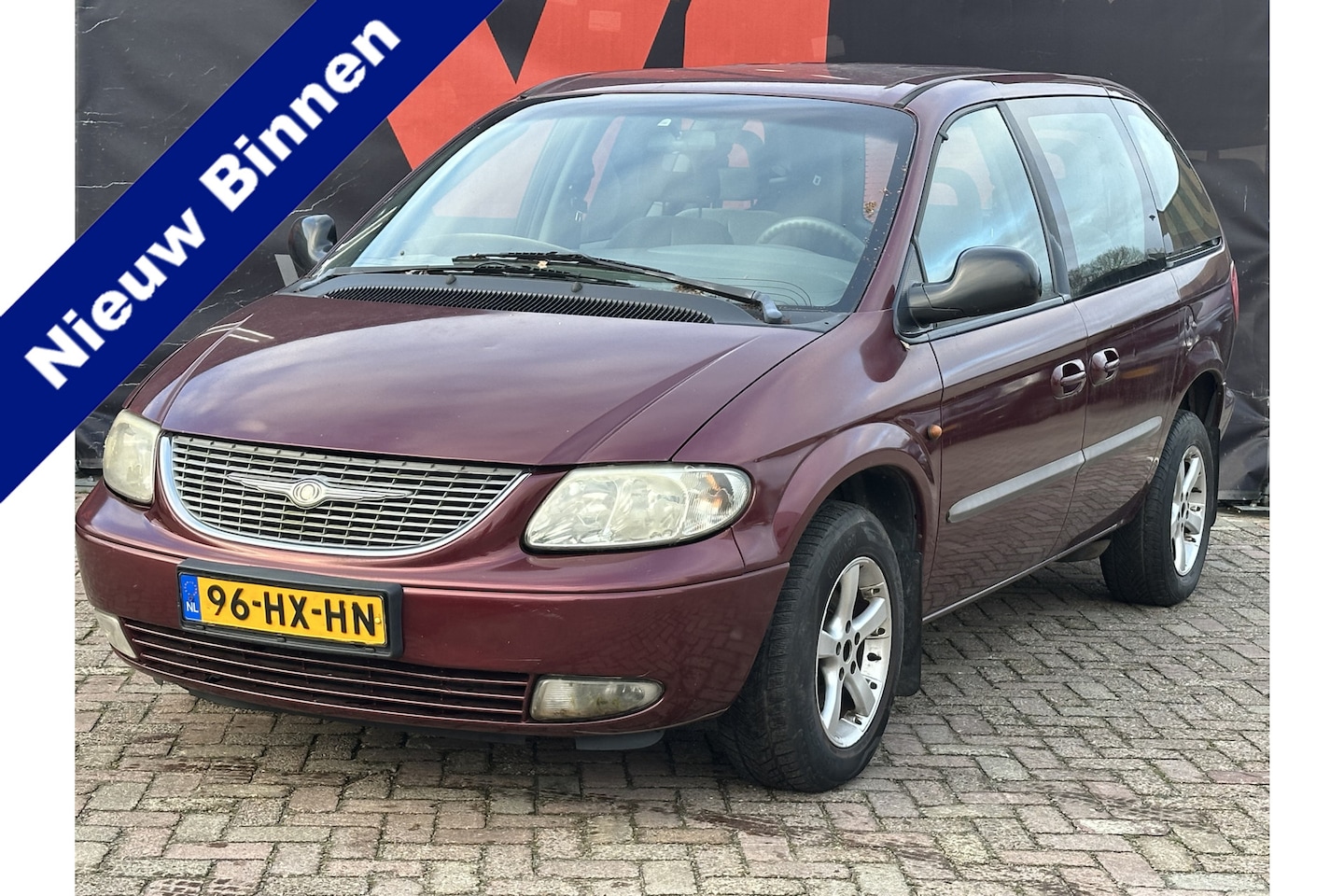 Chrysler Voyager - 2.4i SE | Nieuw Binnen! | Invalidewagen | Airco | Cruise - AutoWereld.nl