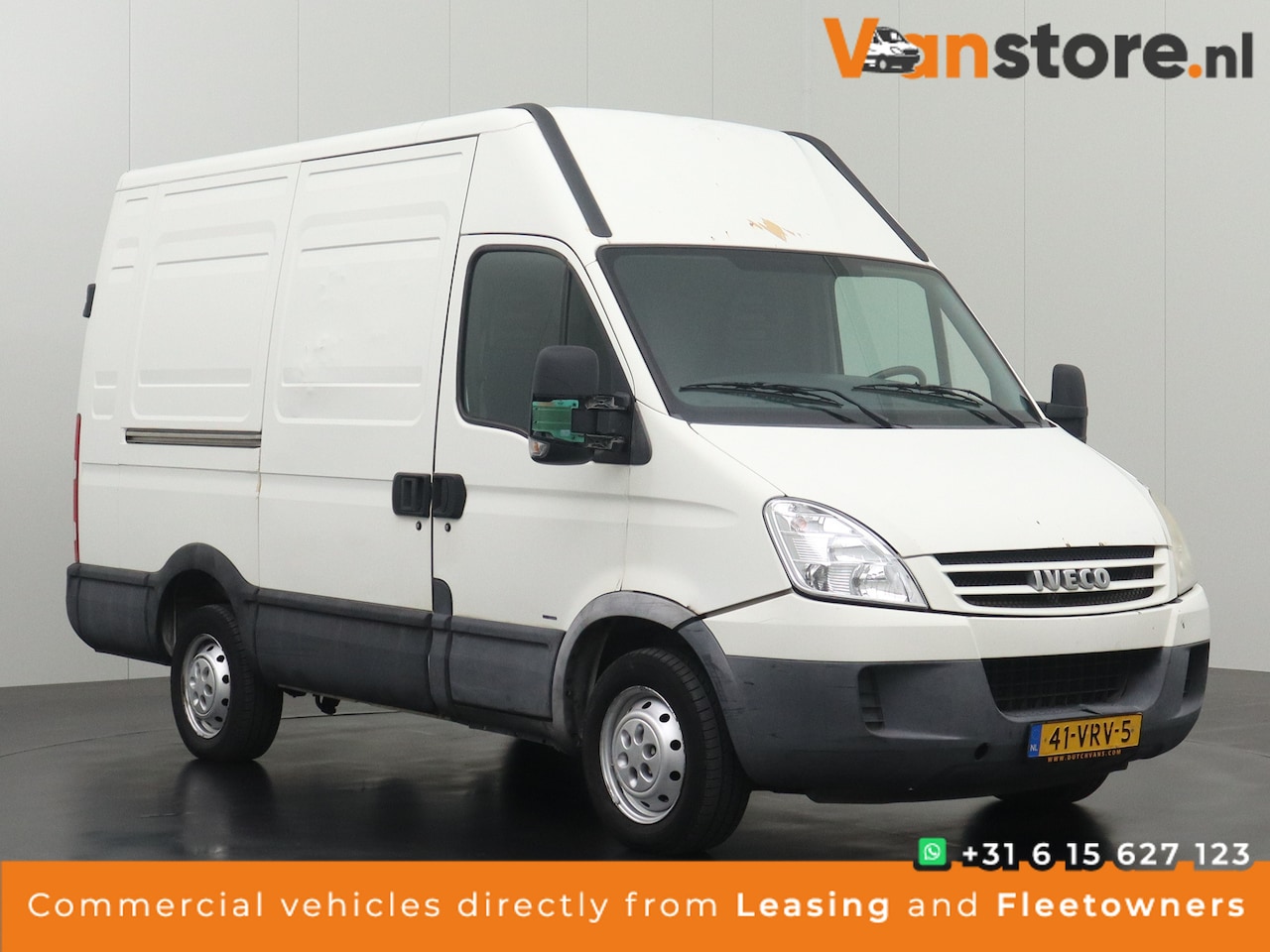 Iveco Daily - 29-12 L1H2 | Oprijplaat | 3-Persoons | 3300Kg Trekhaak - AutoWereld.nl