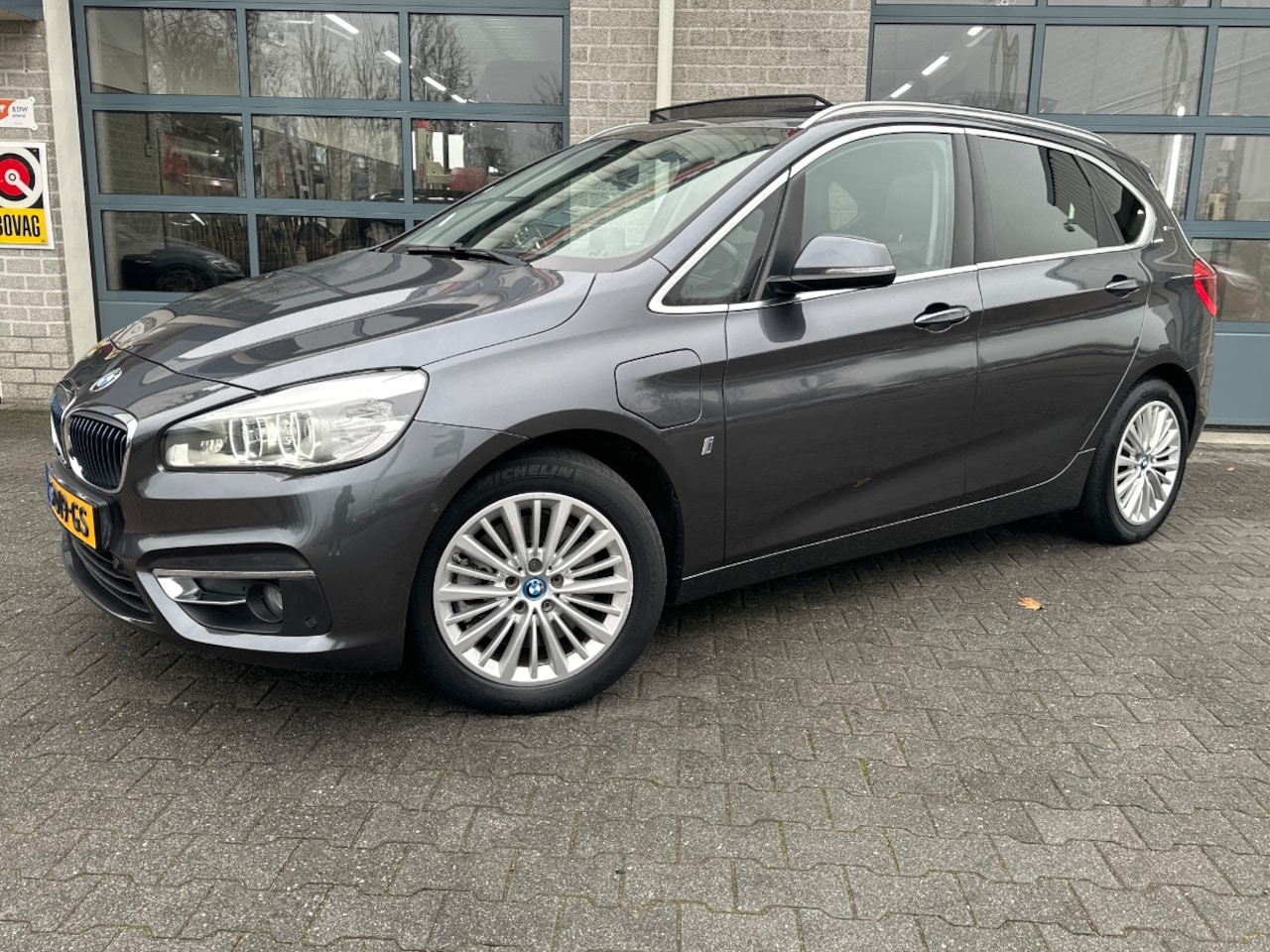 BMW 2-serie Active Tourer - 225xe iPerformance High Executive | PANORAMADAK | - AutoWereld.nl