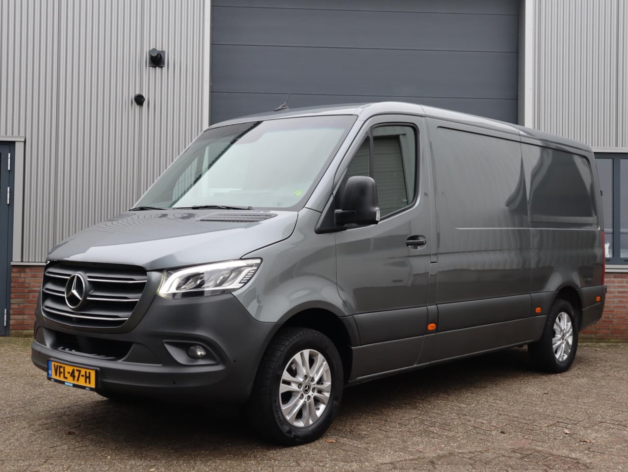 Mercedes-Benz Sprinter - 319 3.0 CDI V6 Aut. LED, Leder, Luchtvering, 3.500kg AHW, L2H1 - AutoWereld.nl