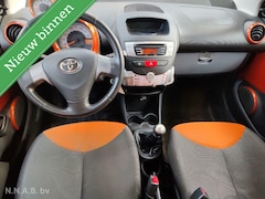 Toyota Aygo - 1.0 VVT-i Dynamic Orange