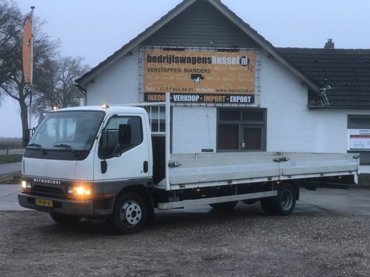 Mitsubishi Canter - 100 kW 24 Volt 2 batteries 6 bolts 3.9 L - AutoWereld.nl