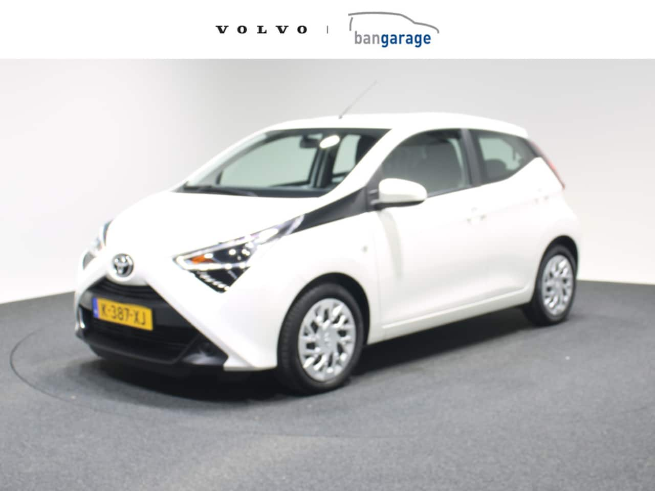 Toyota Aygo - 1.0 VVT-i x-play Park. Camera - AutoWereld.nl