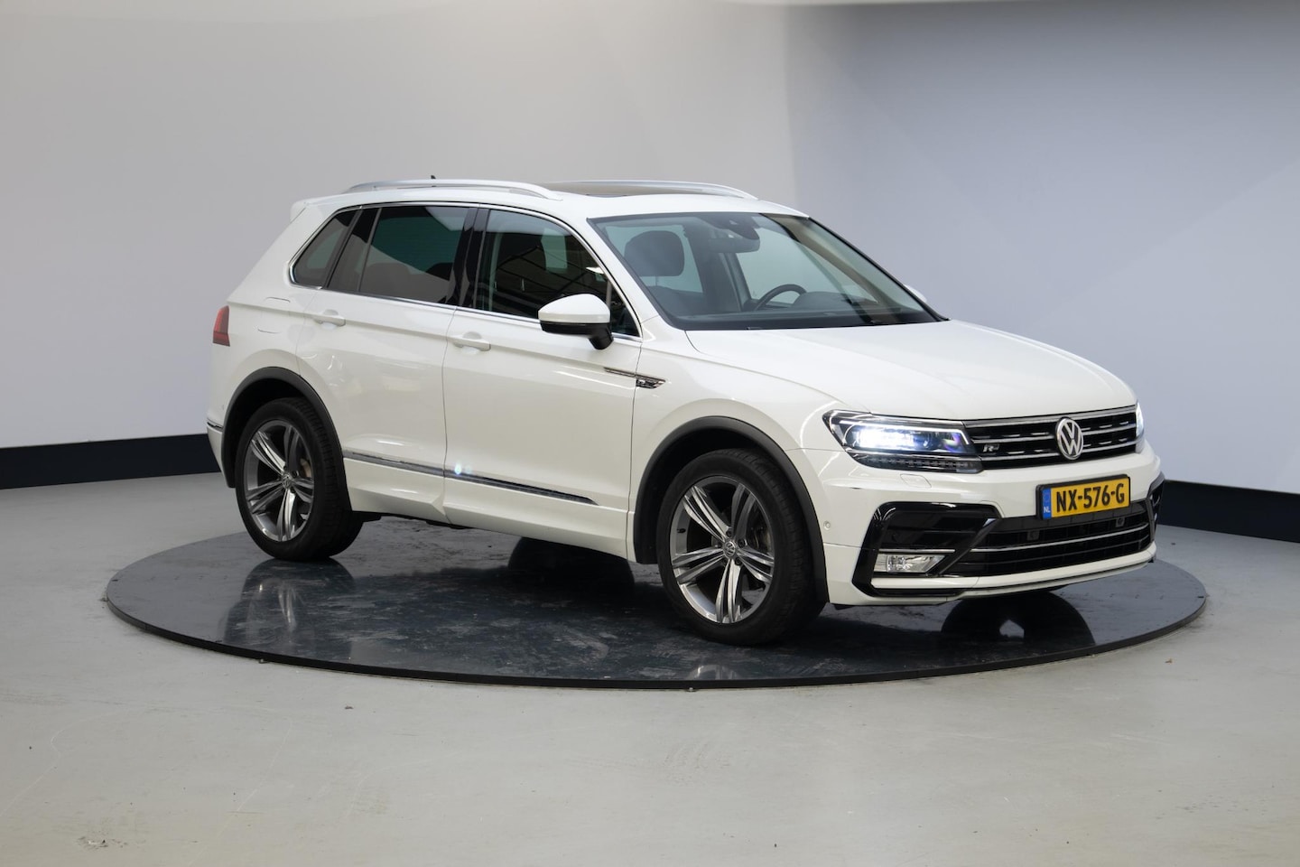 Volkswagen Tiguan - 1.4 TSI ACT Highline | R-line | Trekhaak | HUD | - AutoWereld.nl