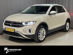 Volkswagen T-Roc - 1.5 TSI Style 17"/Trekhaak/IQ Light/Dodehoek/Keyless/Camera/Elektrische klep/Stoelverwarmi