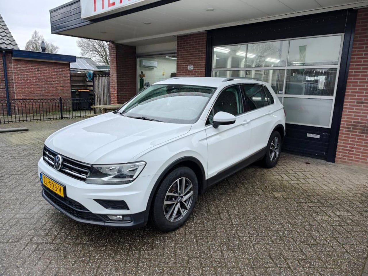 Volkswagen Tiguan - 1.5 TSI Comfortline Business 1.5 TSI Comfortline Business, PDC, ACC, Navi, Clima, Dealer ond, BTW, NAP - AutoWereld.nl