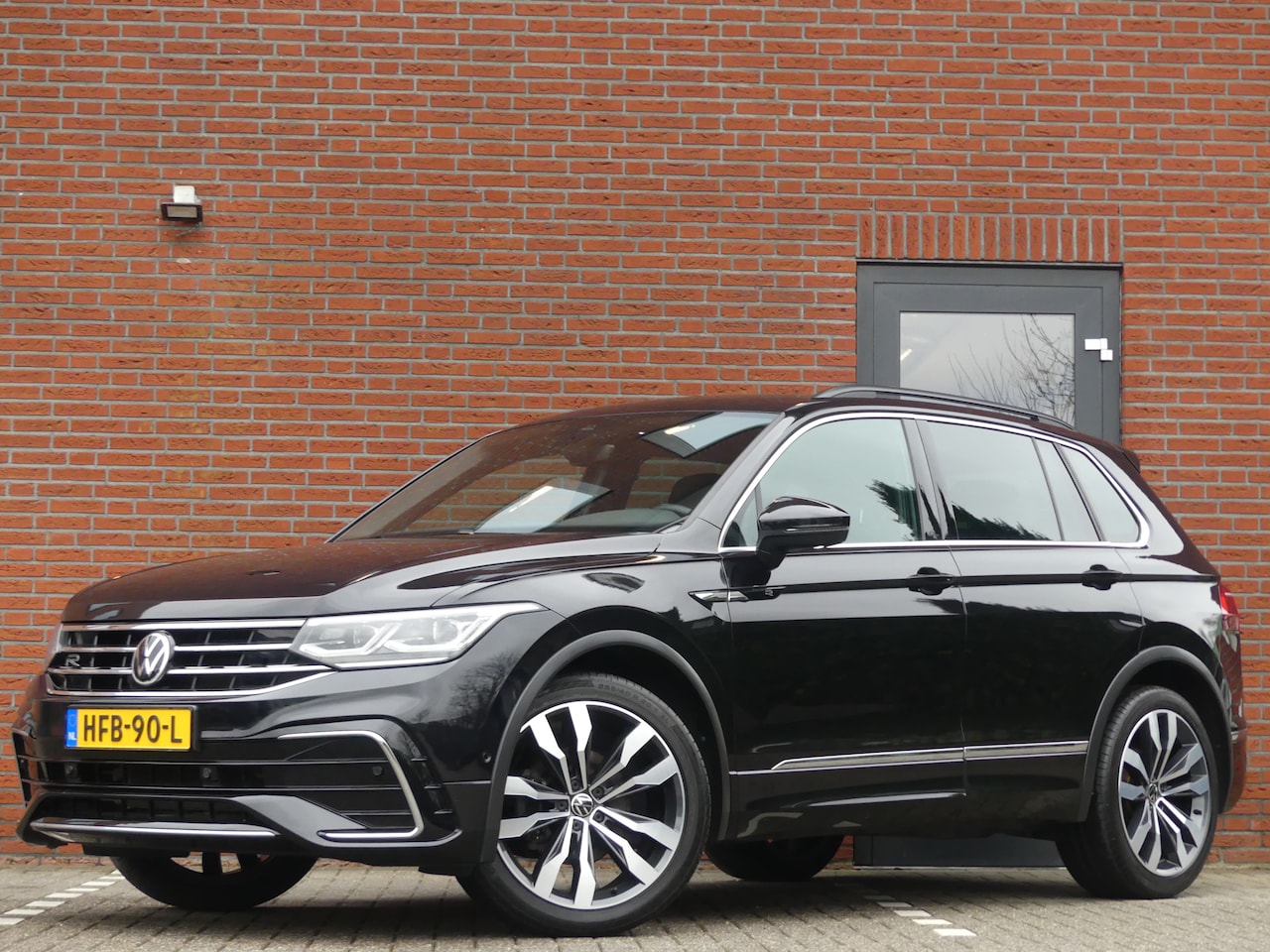 Volkswagen Tiguan - 1.5 TSI R-Line Business 1.5 TSI R-Line Business+ - AutoWereld.nl