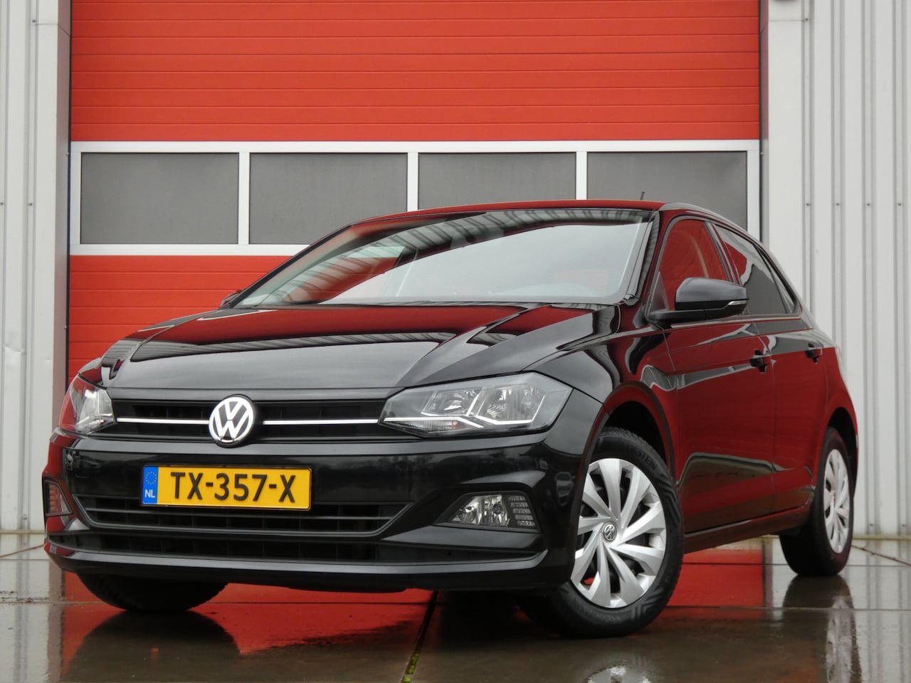 Volkswagen Polo - 1.0 TSI Comfortline/ lage km/ navigatie/zeer mooi! - AutoWereld.nl