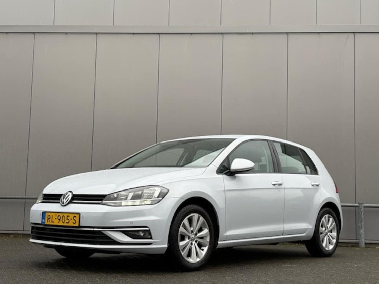 Volkswagen Golf - 1.6 TDI adaptieve cruise - nap - airco - Navi - - AutoWereld.nl