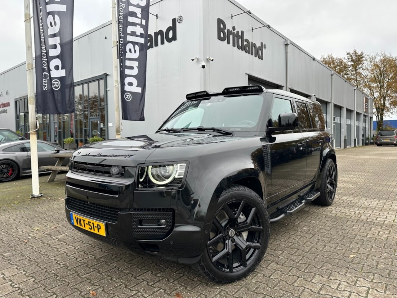 Land Rover Defender 110 - 3.0 D300 110 URBAN bj2021 *Pano *Luchtvering *Adaptive *Leer - AutoWereld.nl