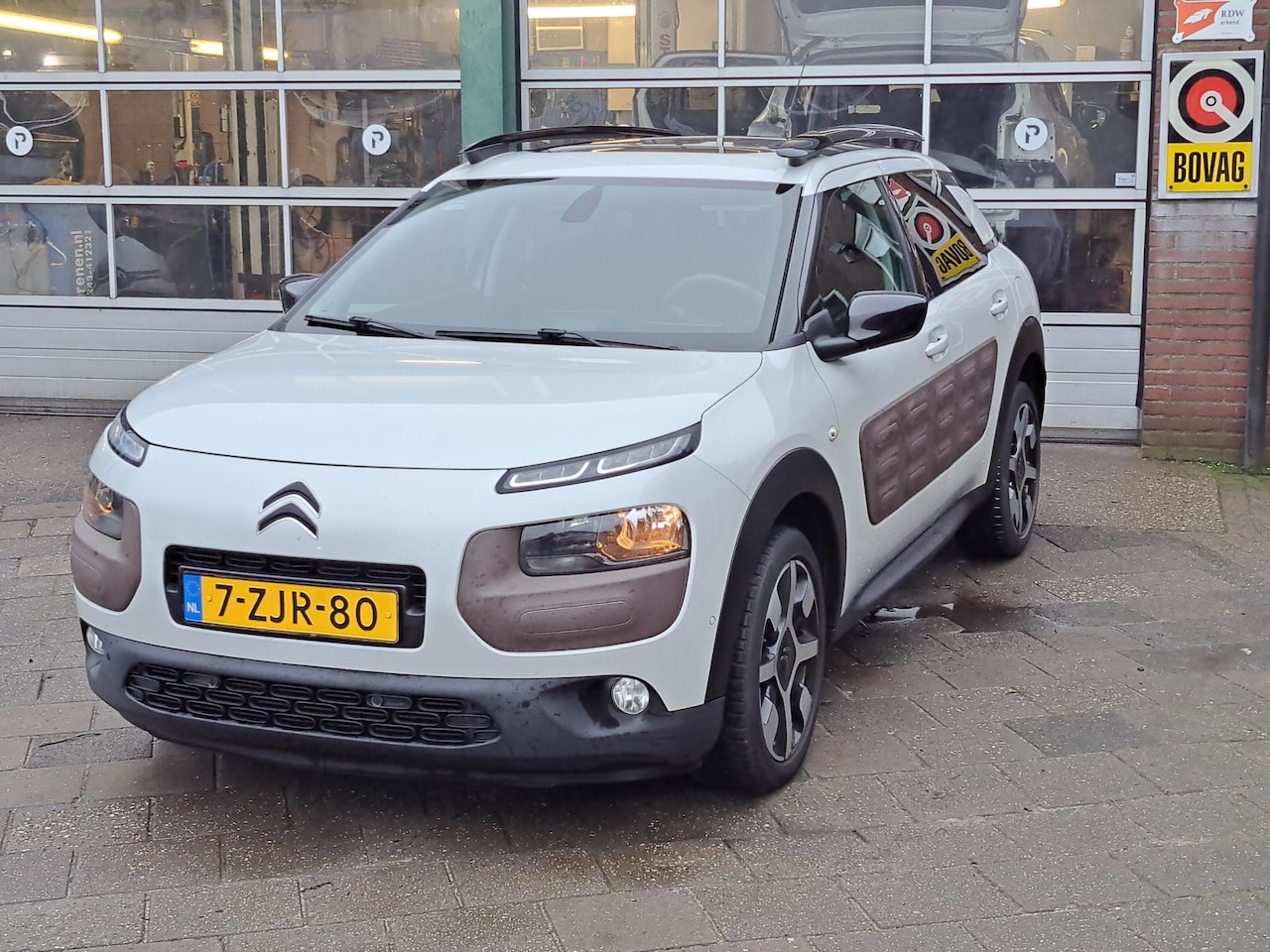 Citroën C4 Cactus - 1.2 e-VTi Business Navi/Pano/Trekhaak/Automaat - AutoWereld.nl