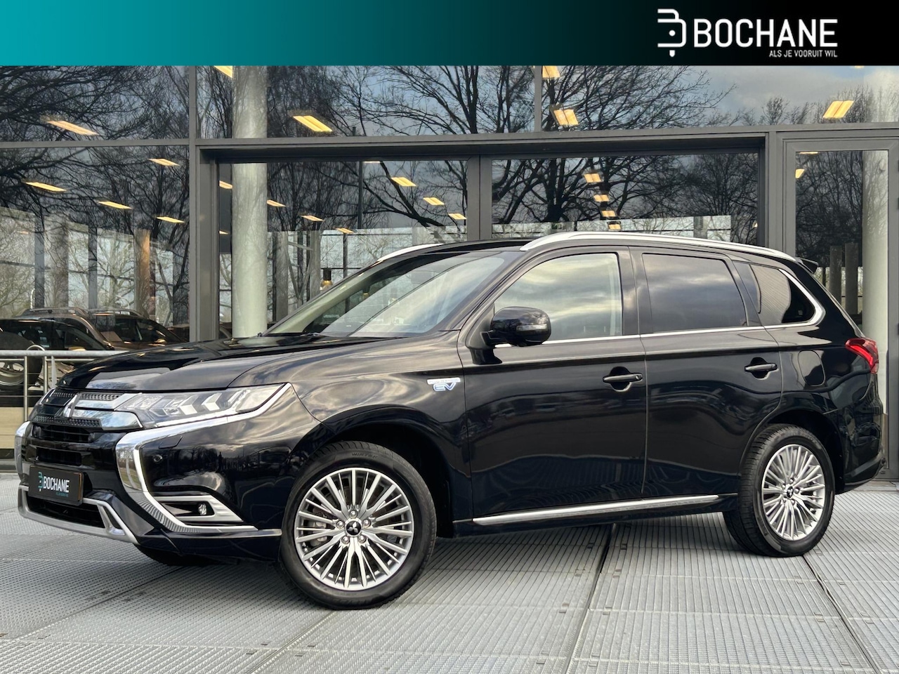 Mitsubishi Outlander - 2.4 PHEV Intense+ | Panoramadak | Trekhaak | Apple Carplay | Achteruitrijcamera - AutoWereld.nl