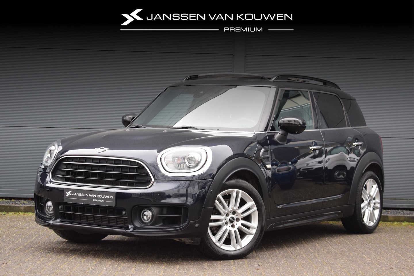 MINI Countryman - Mini 1.5 Cooper Chili / Panoramadak / Leder / Stoel-Voorruitverwarming - AutoWereld.nl