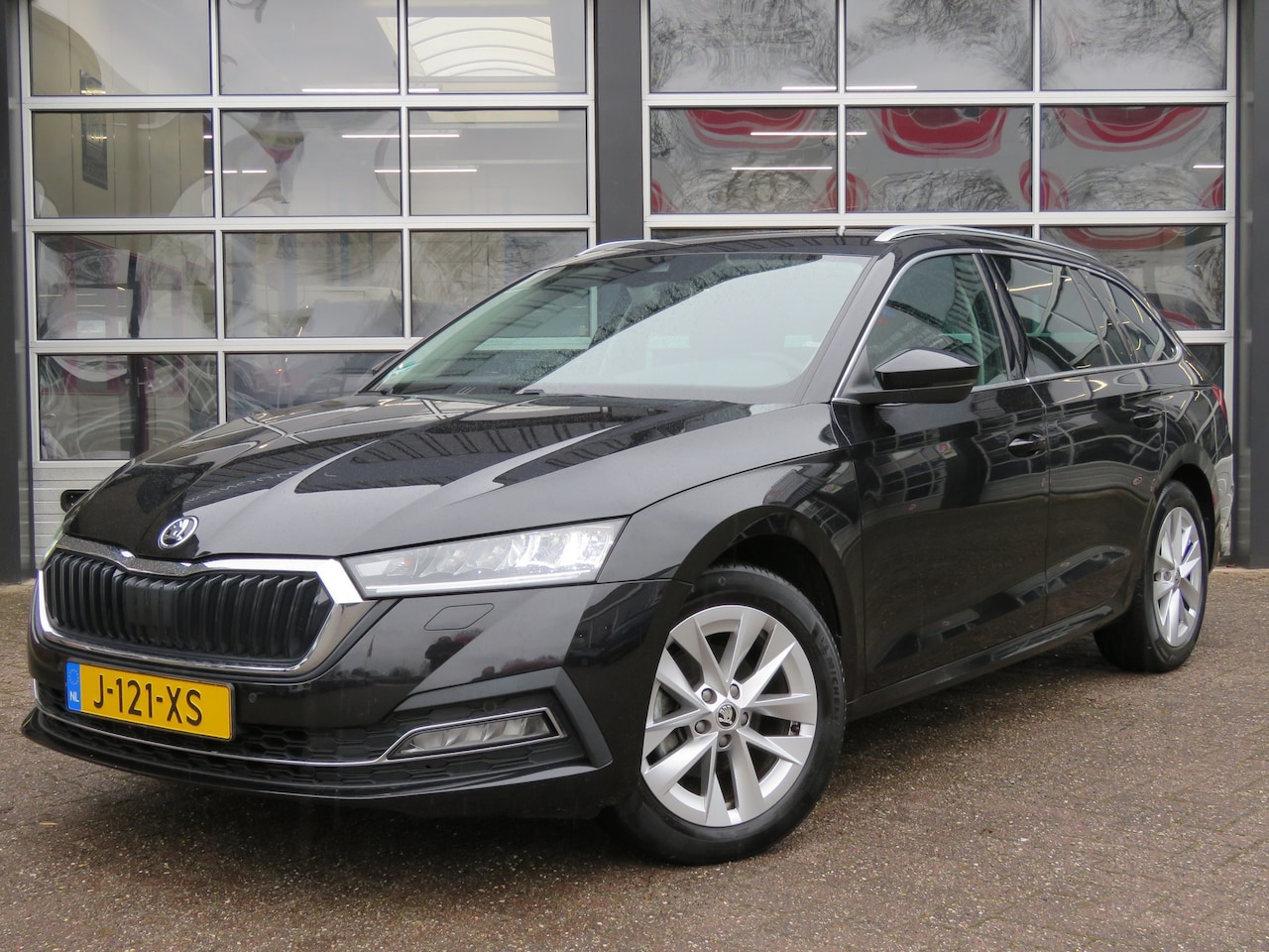 Skoda Octavia Combi - 1.0 TSI 110pk Business Edition Plus / Stoelverw. / Trekhaak / Elec.klep / Navi / BOVAG gar - AutoWereld.nl