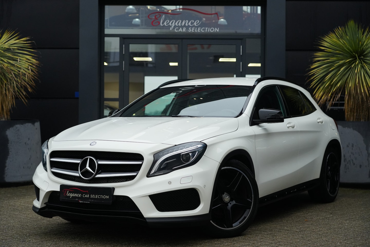 Mercedes-Benz GLA-Klasse - 180 AMG Night Edition Plus 123pk Navigatie/Cruise/Climate - AutoWereld.nl