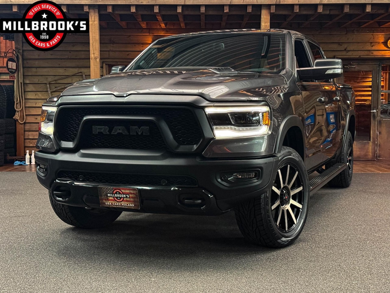 Dodge Ram 1500 - 5.7 V8 4x4 Rebel Night, Panoramadak, Luchtvering, origineel Nederlands! - AutoWereld.nl