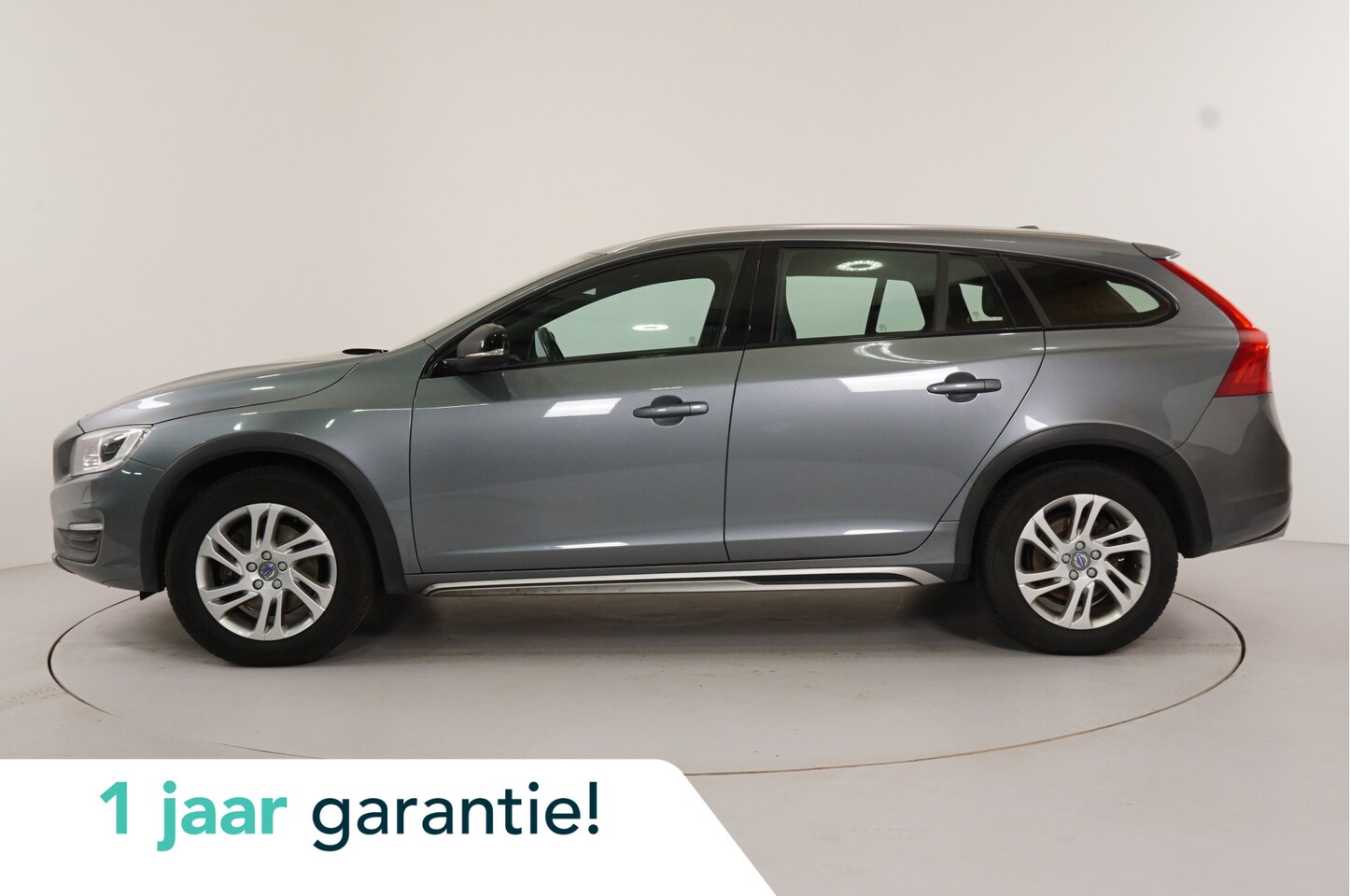 Volvo V60 Cross Country - 2.0 D3 Summum | Trekhaak | Navi | Cruise | Xenon - AutoWereld.nl