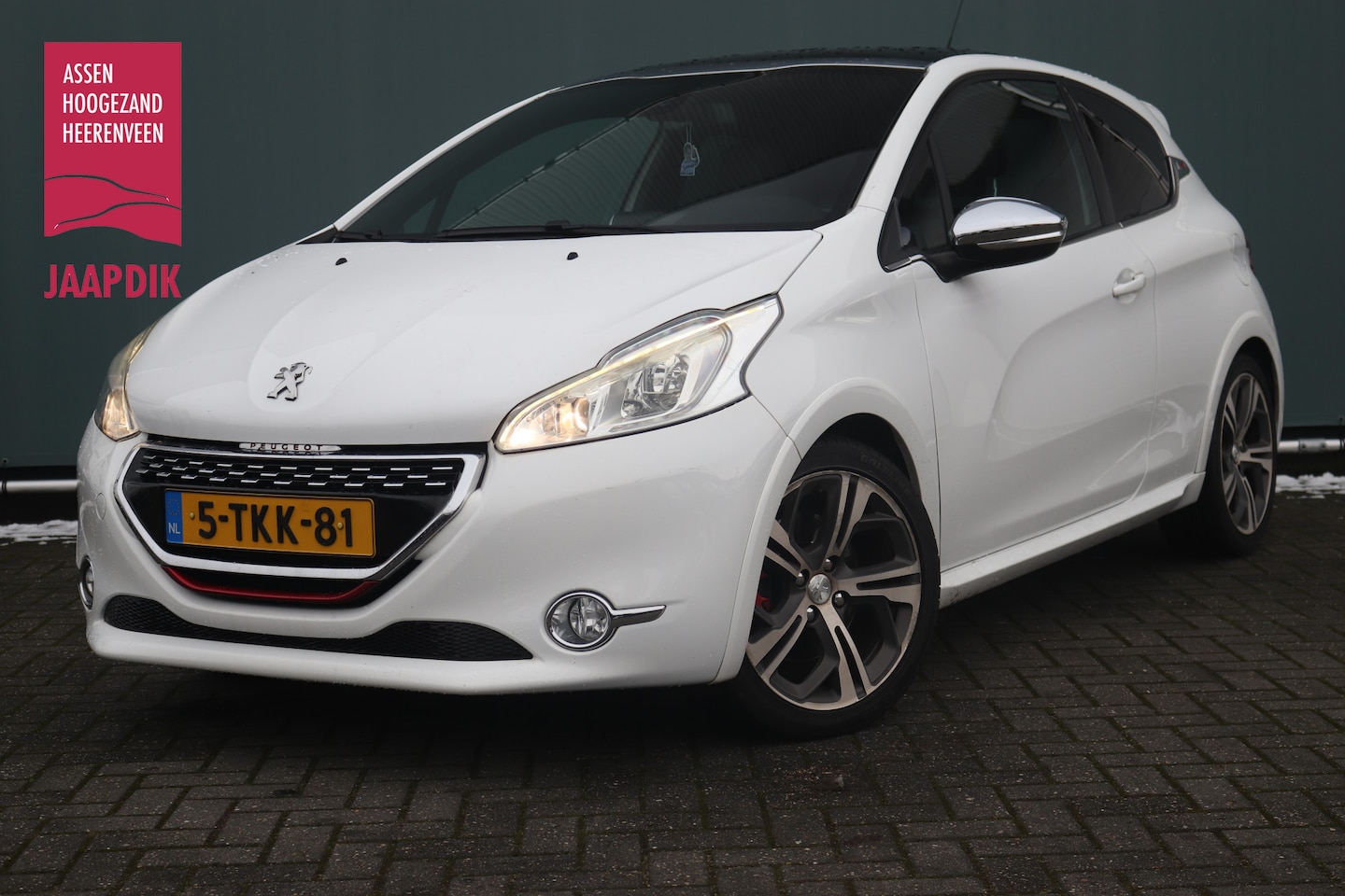 Peugeot 208 - BJR 2014 1.6 THP 200 PK GTi LEDEREN BEKLEDING / PANO DAK / CRUISE CONTROLL / GTI / LM VELG - AutoWereld.nl