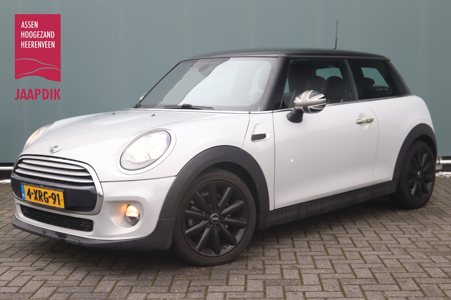 MINI Cooper - Mini BWJ 2014 1.5 136 PK LEDEREN INTERIEUR / NAVIGATIE / ACHTER CAMERA / HEAD-UP DISPLAY / - AutoWereld.nl