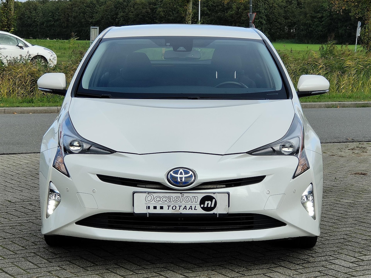 Toyota Prius - 1.8 Hybrid Dynamic | HUD | Trekhaak | Camera | Lane assist - AutoWereld.nl