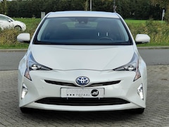 Toyota Prius - 1.8 Hybrid Dynamic | HUD | Trekhaak | Camera | Lane assist