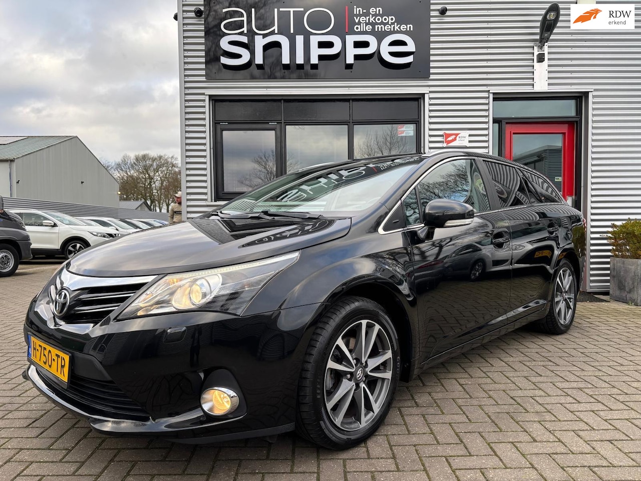 Toyota Avensis Wagon - 1.8 VVTi Dynamic Business -CLIMA-CRUISECONTROL-NAVI-STOELVERWARMING-CAMERA-BLUETOOTH-TREKH - AutoWereld.nl