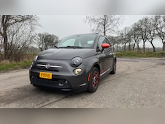 Fiat 500 - E 24kwh Sportuitvoering (getinte koplampen, rode accenten enz.)