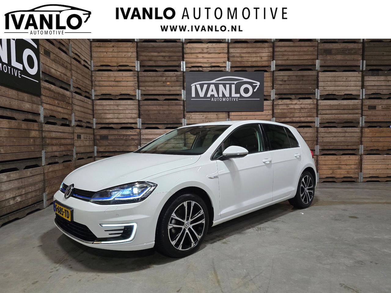 Volkswagen e-Golf - E-DITION 100 KW Full LED Navi Carplay PDC 17"LM - AutoWereld.nl