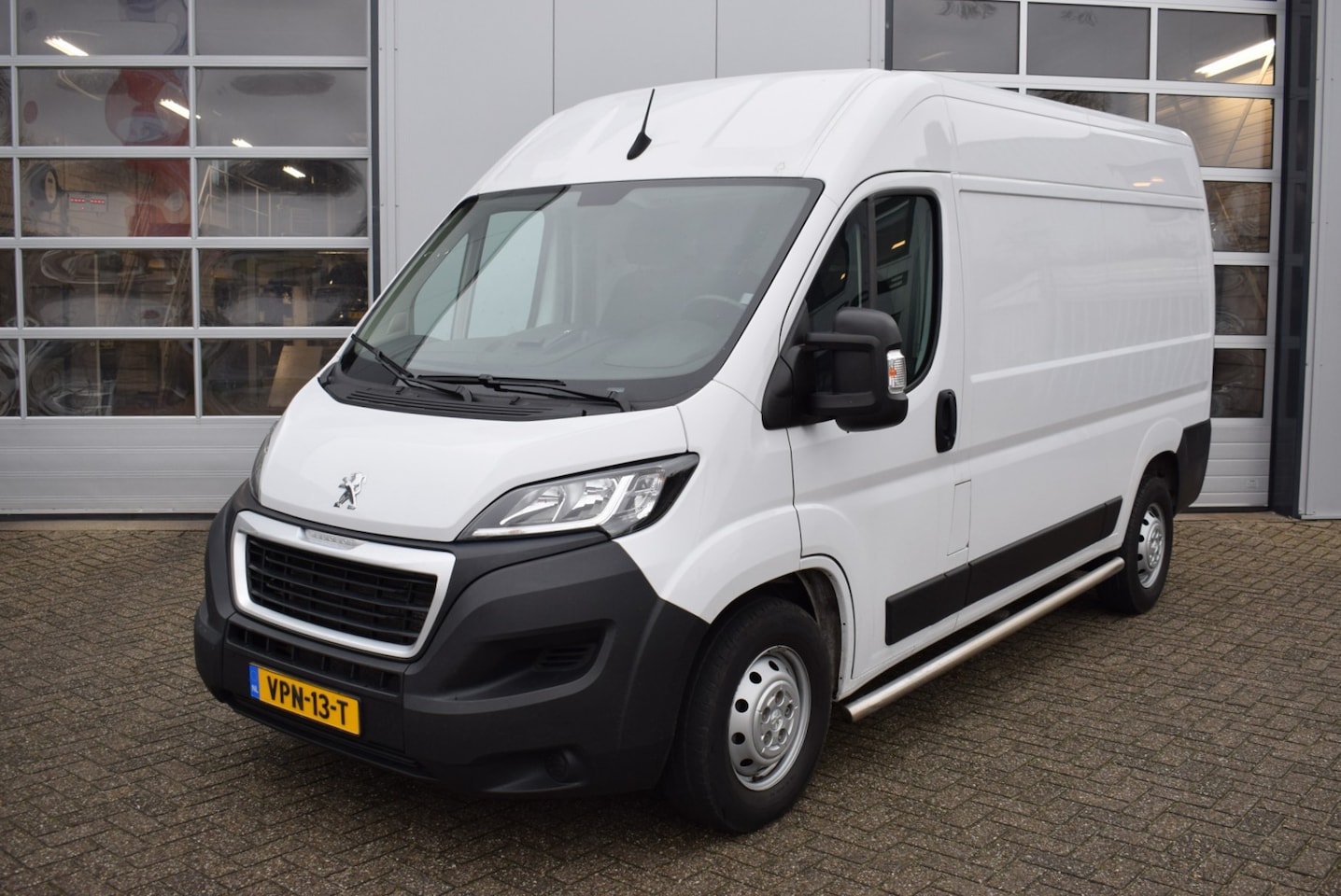 Peugeot Boxer - 435 2.2 BlueHDi 165 L2H2 Zwaar Premium | 165PK | 3000kg trekgewicht | Camera - AutoWereld.nl