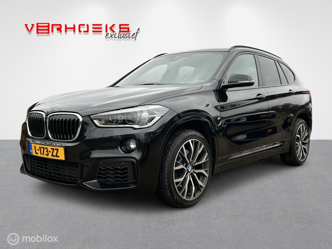 BMW X1 - sDrive20i High Executive M-Sport / Pano / Leer / HUD - AutoWereld.nl