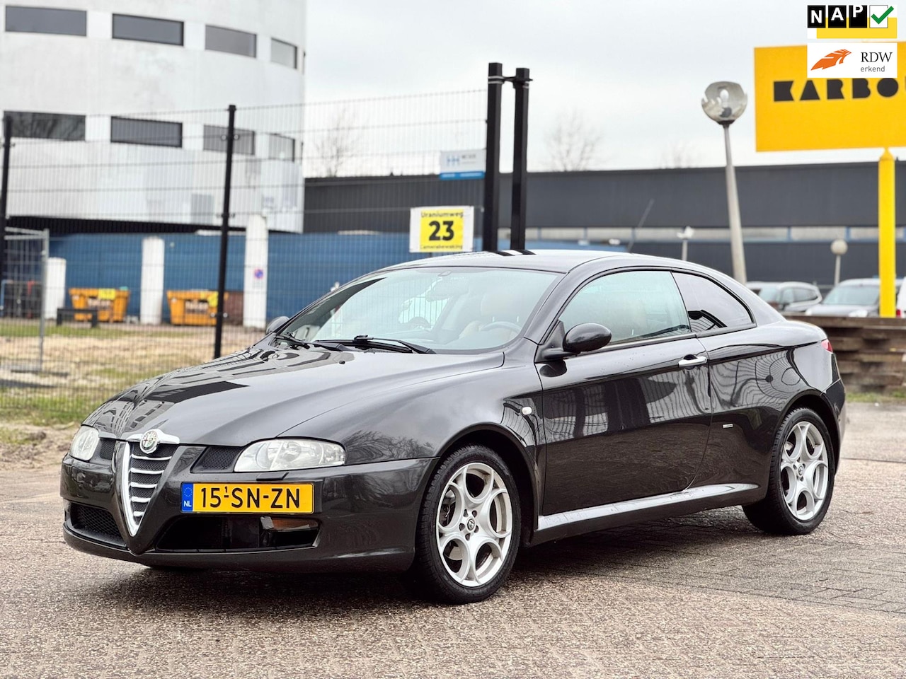 Alfa Romeo GT - 2.0 JTS Distinctive 2.0 JTS Distinctive - AutoWereld.nl