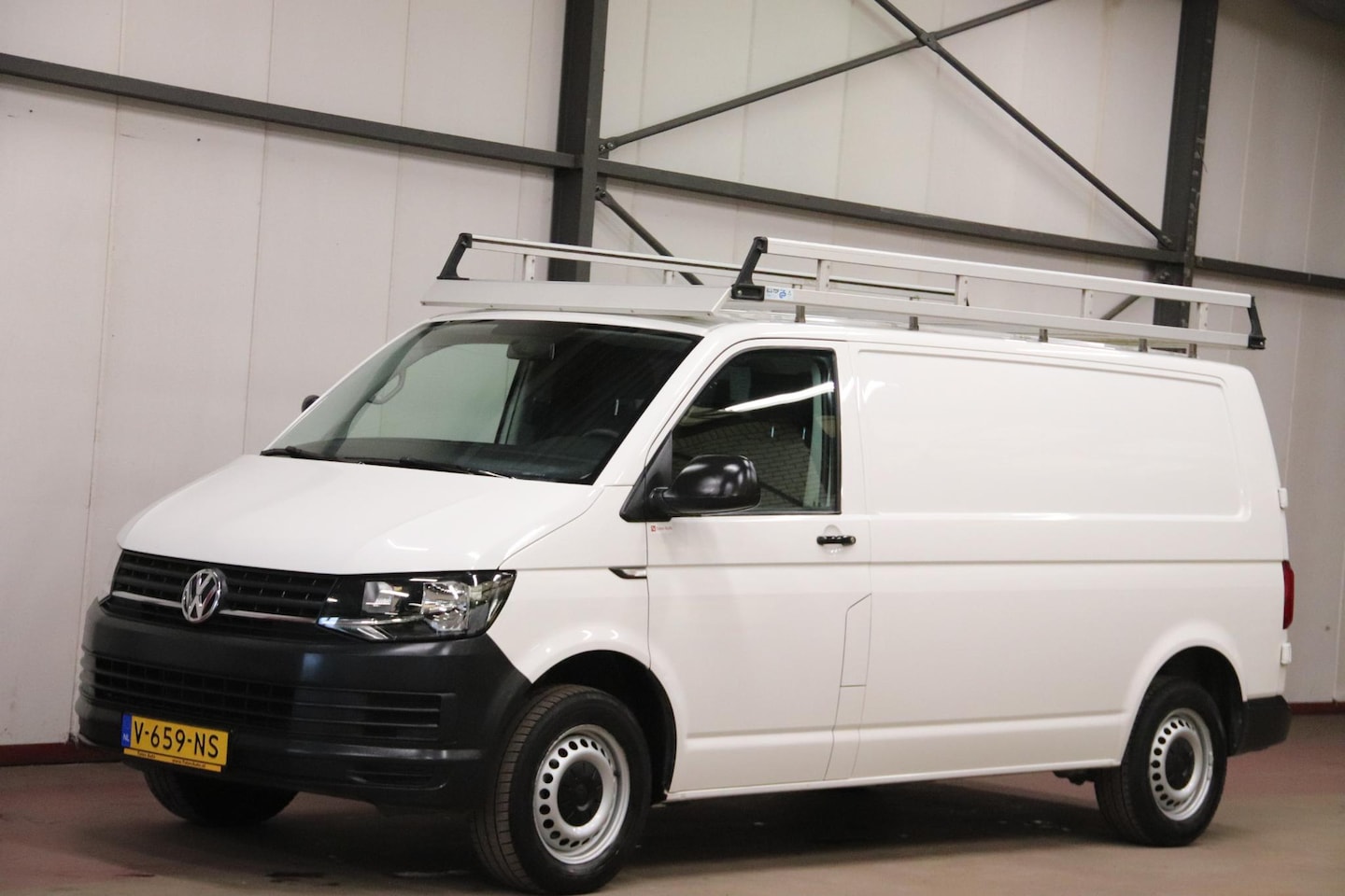 Volkswagen Transporter - 2.0 TDI L2H1 LANG MET IMPERIAAL en TREKHAAK - AutoWereld.nl